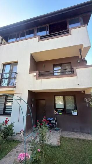 Duplex cu 6 camere cu Canalizare în Mogoșoaia