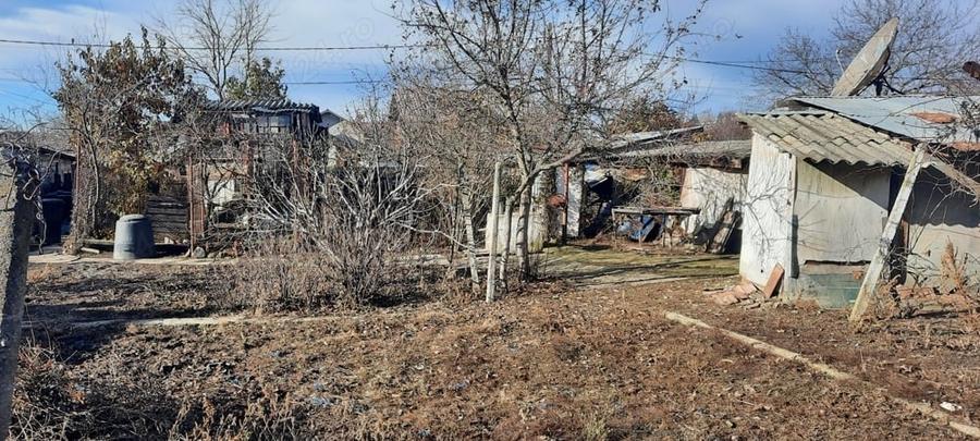 Casă cu Teren 1277 Mp în Stâlpeni