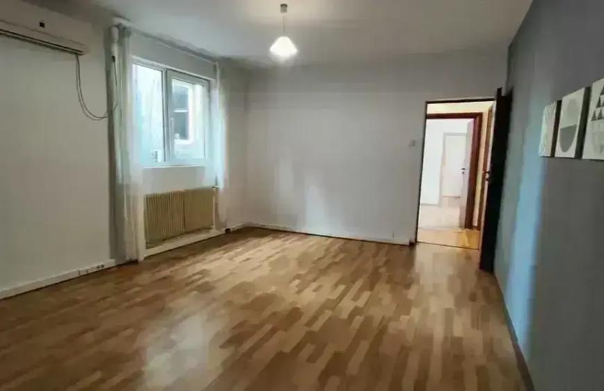 Casă individuală cu 6 camere cu Canalizare în P-ța Alba Iulia