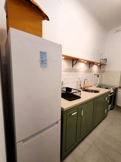 Apartament cu 3 camere semidecomandat în Central