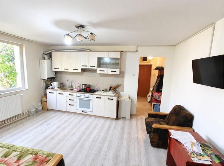 Apartament cu 2 camere semidecomandat în Calea București