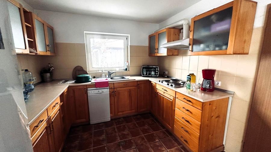 Casă cu 6 camere cu Teren 2000 Mp în Avrig