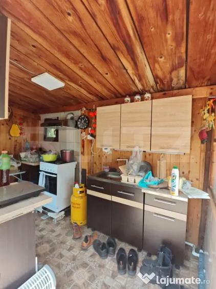 Casă cu 2 camere cu Teren 150 Mp în Zărnești