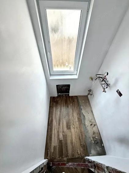 Casă cu 5 camere cu Teren 360 Mp în Urseni
