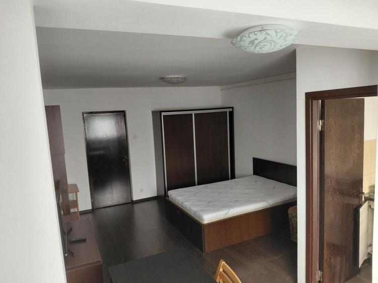 Apartament semidecomandat în 1 Mai