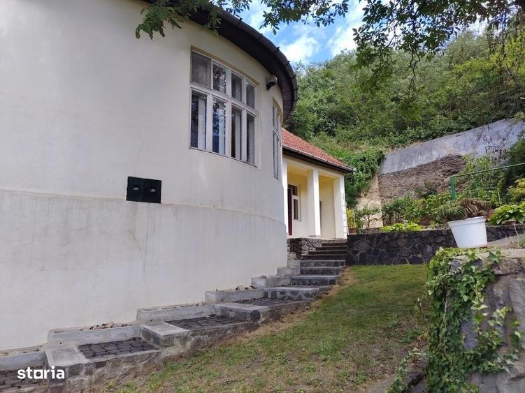 Casă cu 4 camere cu Teren 1083 Mp în Central
