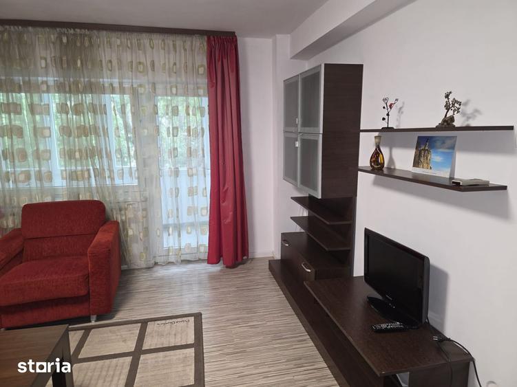 Apartament cu 3 camere decomandat, mobilat în Vitan