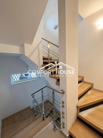 Duplex cu 8 camere cu Canalizare în Iancu Nicolae