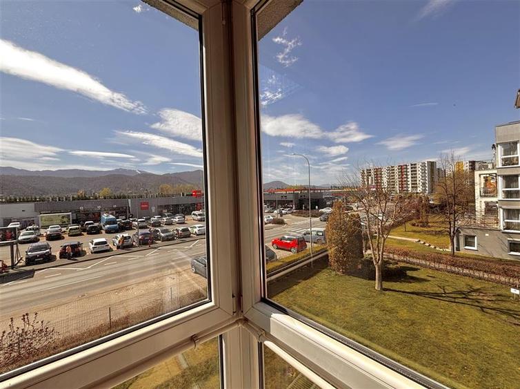 Apartament cu 3 camere decomandat în Avantgarden