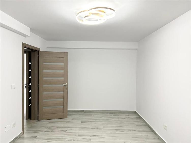 Apartament cu 3 camere decomandat în Hipodrom 4