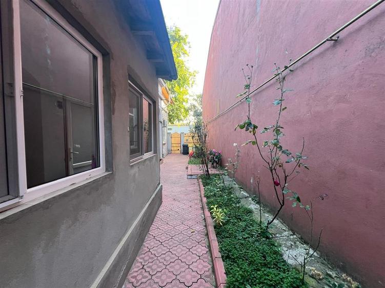 Casă cu 2 camere cu Canalizare în Central