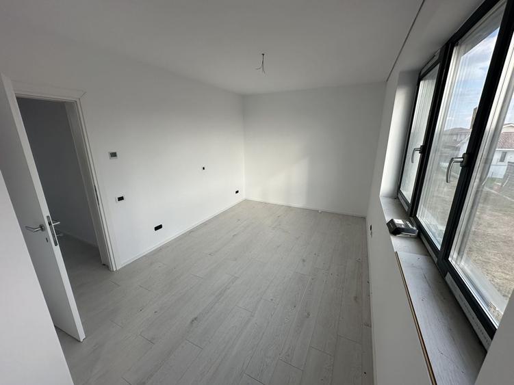 Duplex cu 5 camere cu Canalizare în Exterior Nord