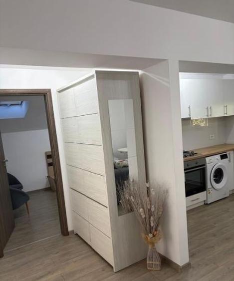 Apartament cu 2 camere semidecomandat, mobilat în Gorjului
