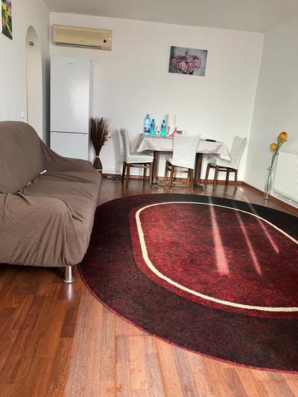 Apartament cu 3 camere decomandat în Lacul Tei
