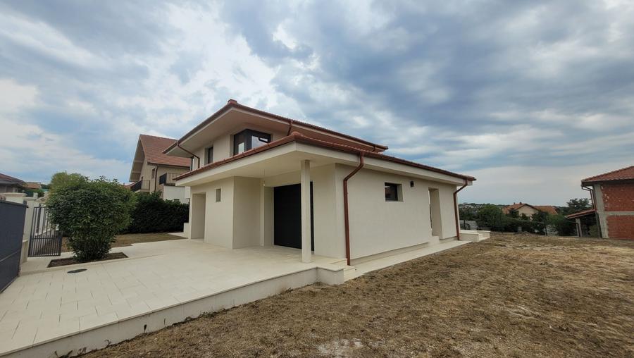 Casă cu 3 camere în Exterior Vest