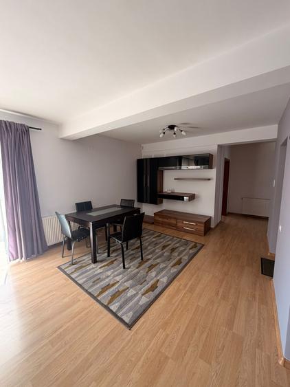 Apartament cu 3 camere decomandat în Câmpului