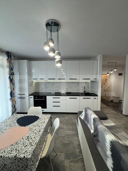 Apartament cu 2 camere semidecomandat, mobilat în Florești