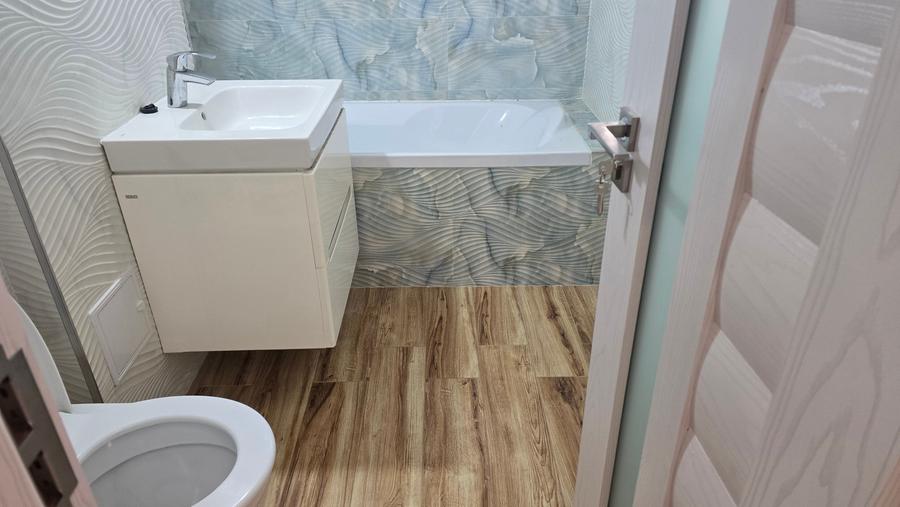 Apartament cu 4 camere decomandat în 22 Decembrie