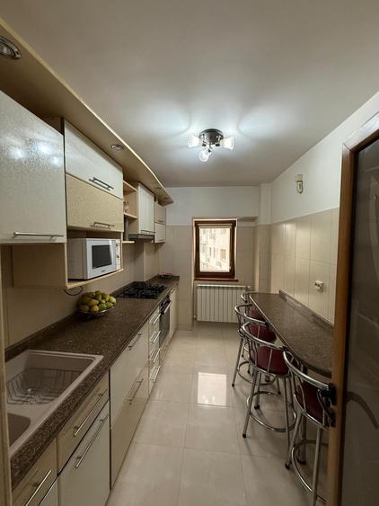 Apartament cu 3 camere decomandat în Gară