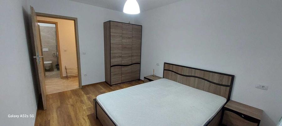 Apartament cu 3 camere decomandat în Tractorul