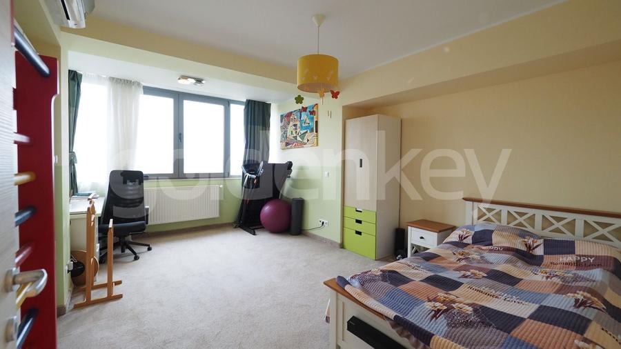 Apartament cu 4 camere semidecomandat, mobilat în Băneasa