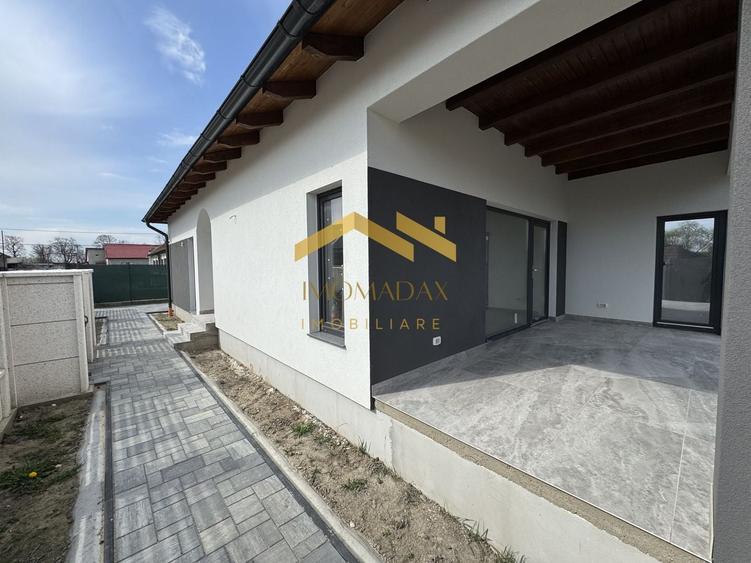Casă individuală cu 3 camere cu Canalizare în Utvin