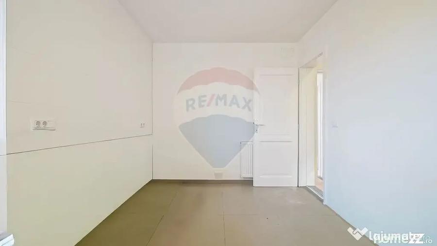 Casă cu 3 camere cu Teren 1400 Mp în Stupini