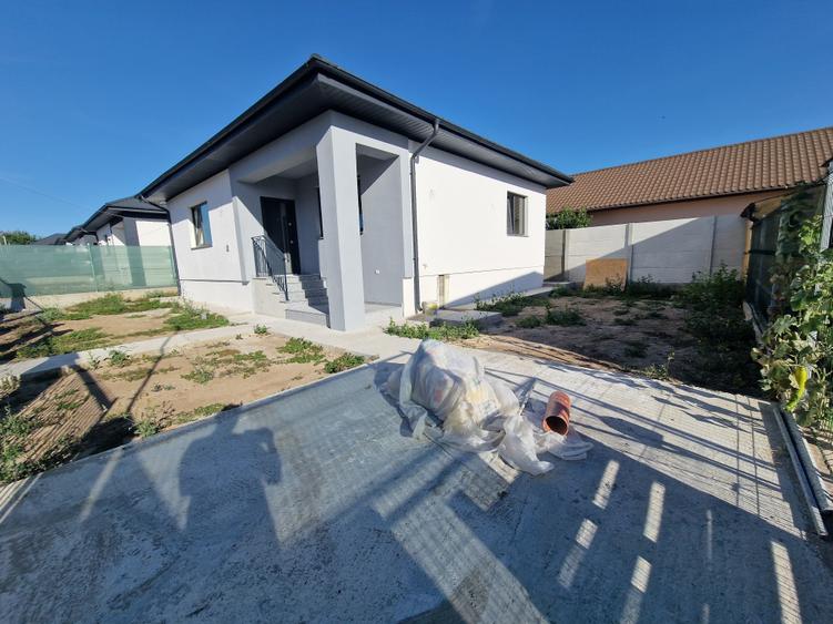 Casă individuală cu 3 camere cu Teren 268 Mp în Lumina