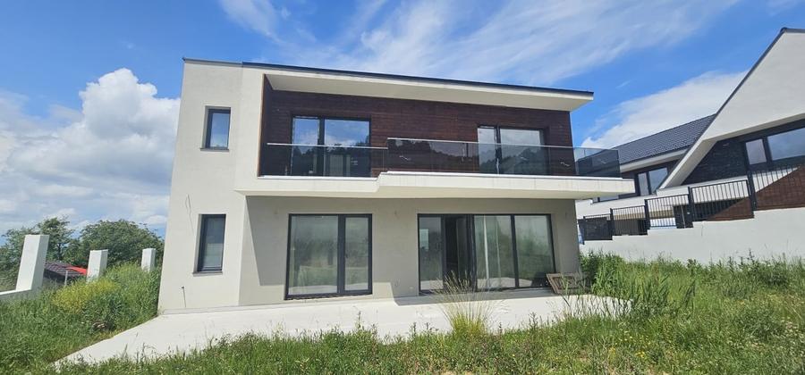 Casă individuală cu 6 camere cu Canalizare în Făget