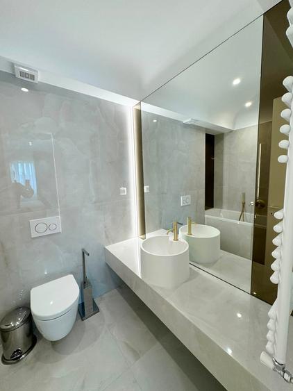 Apartament cu 3 camere semidecomandat în Pipera