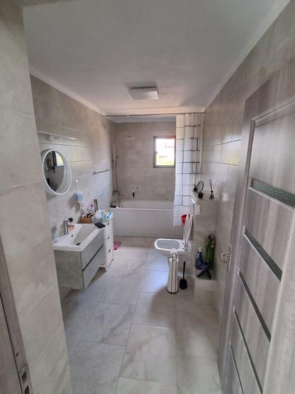 Casă cu 3 camere în Bercioiu