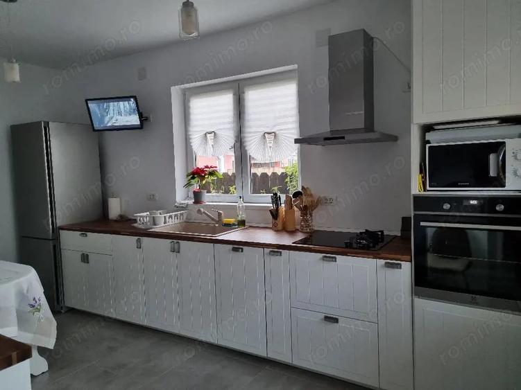 Casă cu Teren 1161 Mp în Islaz