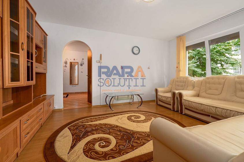 Apartament cu 2 camere semidecomandat, mobilat în Est