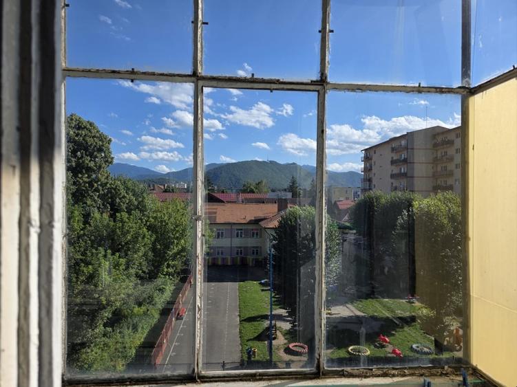 Apartament cu 2 camere decomandat în Tractorul
