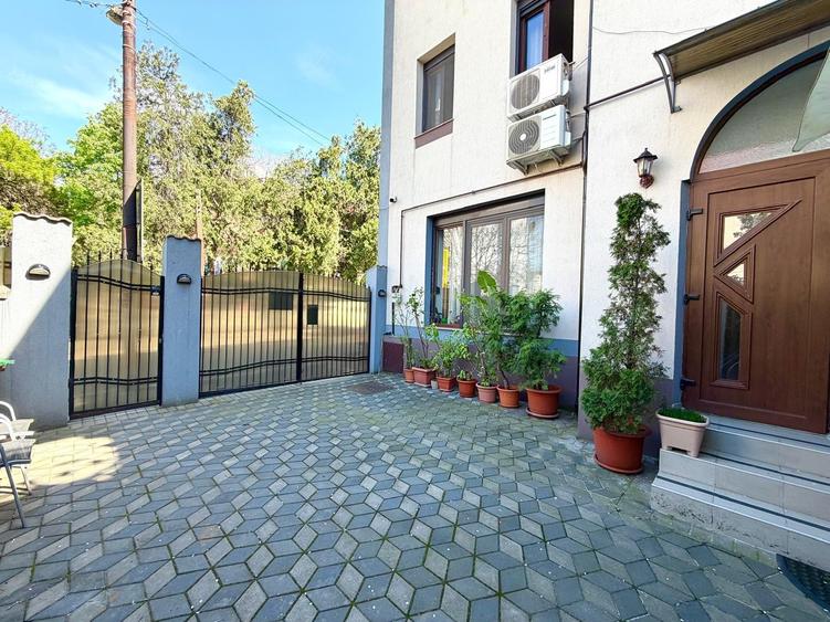 Casă individuală cu 4 camere cu Canalizare în Cișmigiu