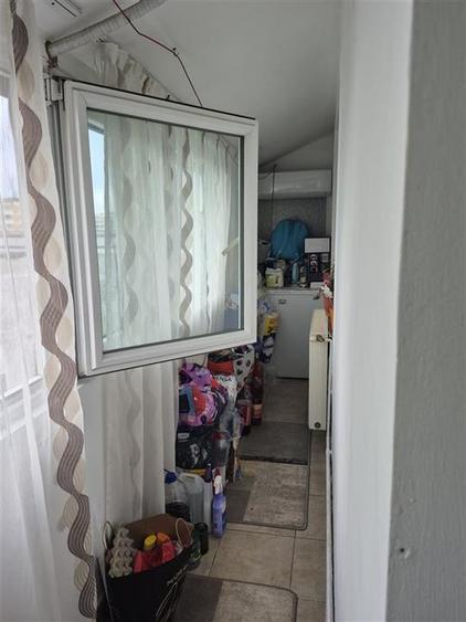 Apartament cu 3 camere semidecomandat, mobilat în Berceni