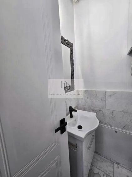 Apartament cu 3 camere semidecomandat, mobilat în Central