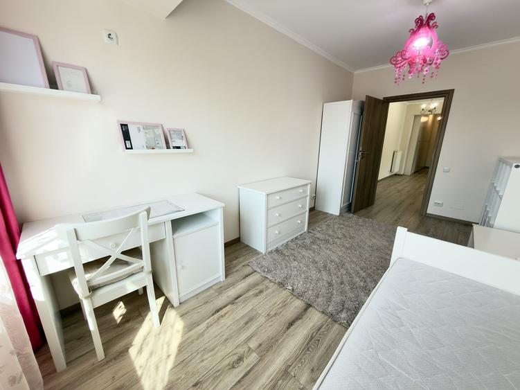 Apartament cu 3 camere semidecomandat, mobilat în Lacul Tei