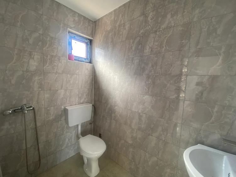 Casă cu 5 camere decomandat cu Teren 300 Mp în Valu lui Traian
