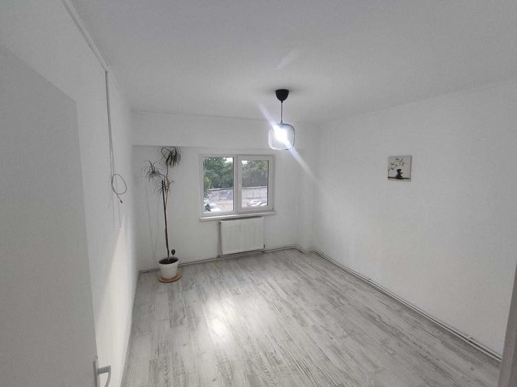 Apartament cu 3 camere decomandat în Ștefan cel Mare