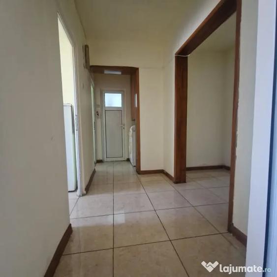 Apartament cu 2 camere decomandat în Malu Roșu