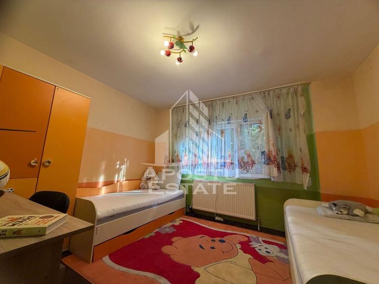 Apartament cu 3 camere decomandat, mobilat în Lunei