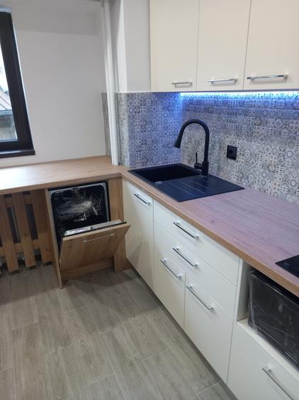 Apartament cu 4 camere decomandat, mobilat în Unirii