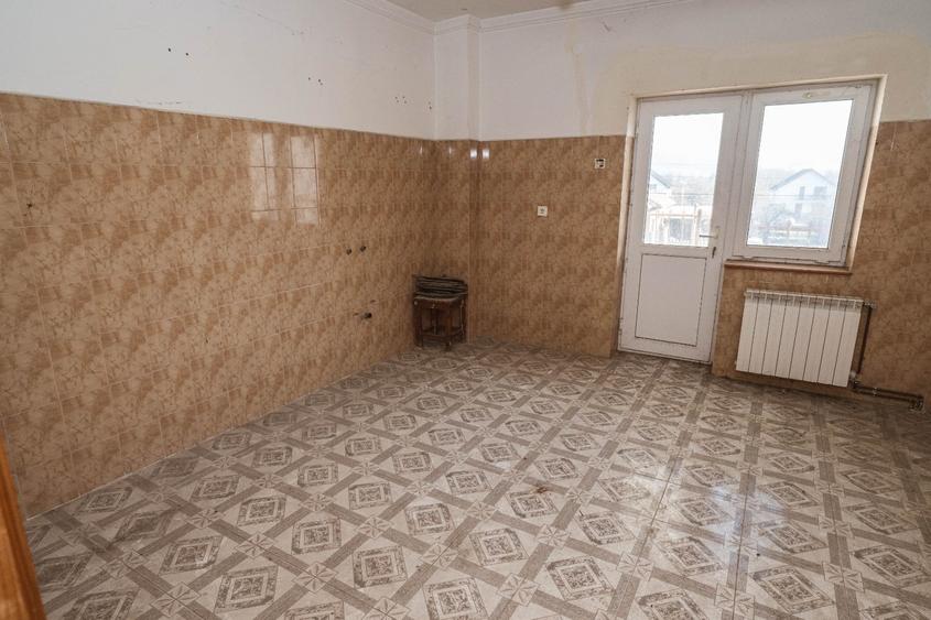 Casă individuală cu 12 camere cu Canalizare în Mușcel