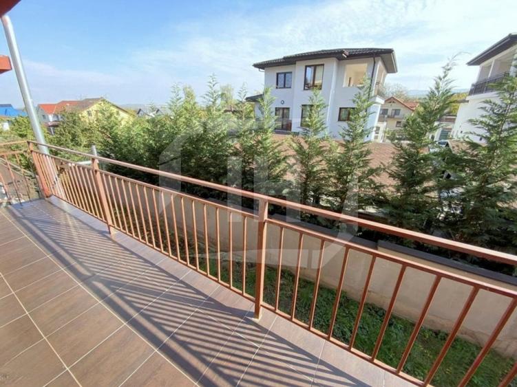 Apartament cu 3 camere semidecomandat, mobilat în Bună Ziua