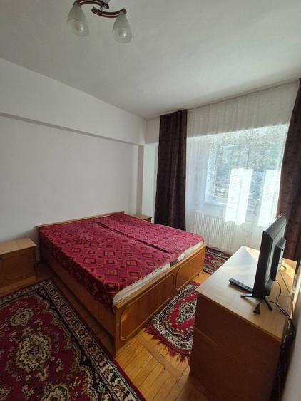 Apartament cu 2 camere semidecomandat în Centrul Civic