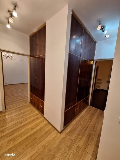 Apartament cu 3 camere în Brezoianu