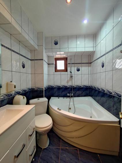 Apartament cu 4 camere decomandat, mobilat în Trocadero