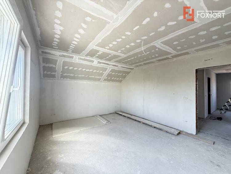 Casă individuală cu 5 camere cu Canalizare în Săcălaz