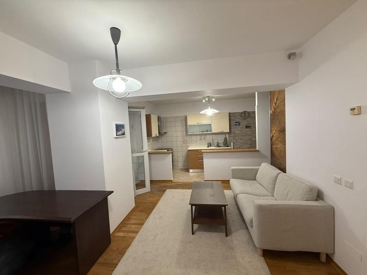 Apartament cu 2 camere decomandat, mobilat în Calea Călărașilor